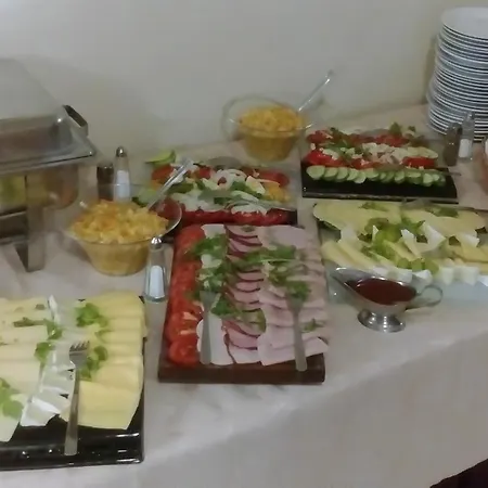 Arka Nocleg ze śniadaniem 3*