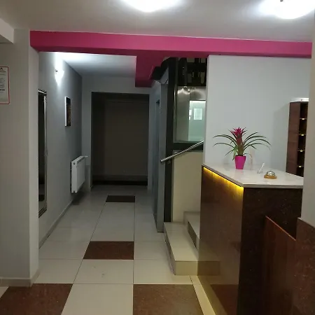 Arka Nocleg ze śniadaniem 3*